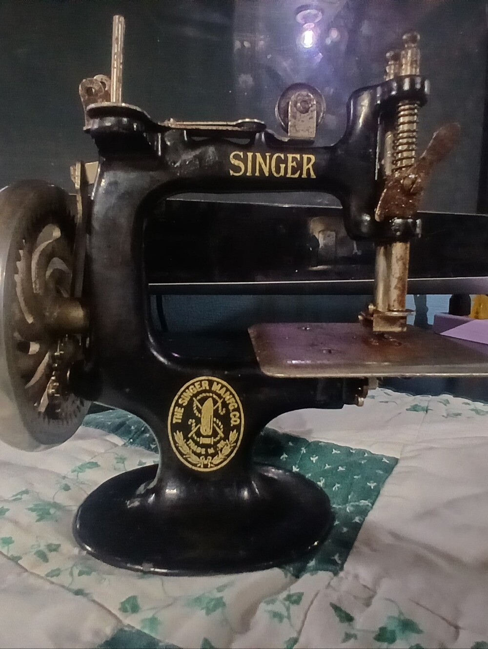 Vintage Child's Cast Iron Sewing Machine